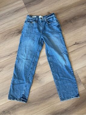 Universal Threads 90s Baggy Classic Straight-Leg Blue Denim Jeans